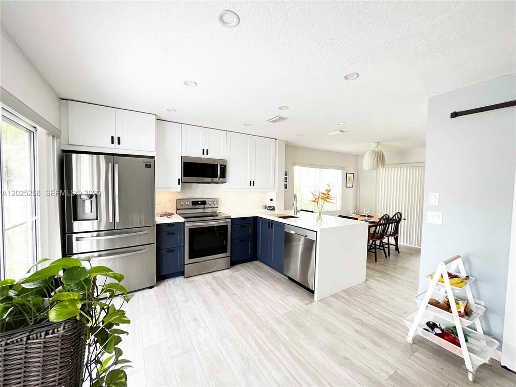 Photo of 9832 NW 9th Ct, Plantation, FL 33324 (MLS # A12025256)