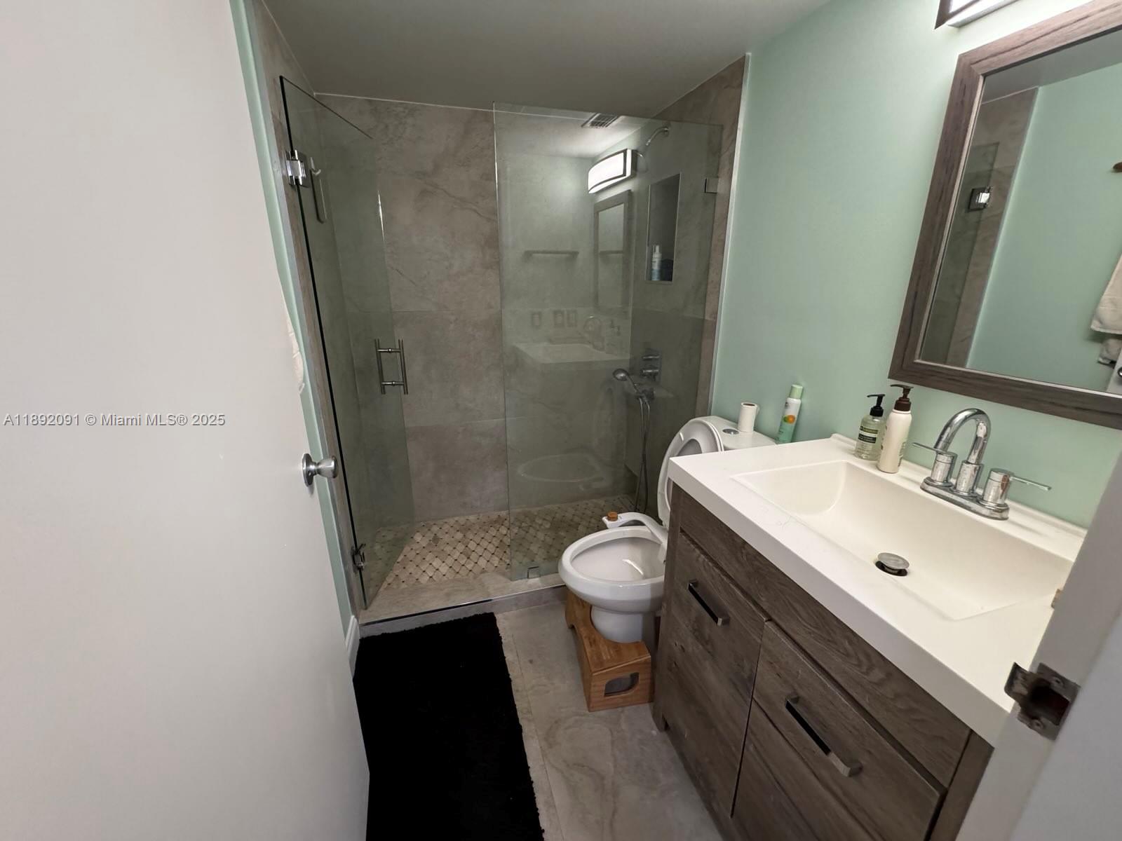 ROYAL WEST CONDO - Residential Lease