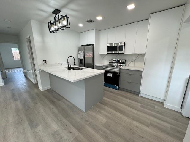 Utilities included! This is a duplex with both unit #A (A11600785) and #B available for rent. Stunning fully renovated 3 bed, 2 bath rental in Hollywood! This beautiful property features sleek modern finishes, brand new stainless steel appliances, and ample natural light. The spacious bedrooms and sparkling bathrooms offer the perfect blend of comfort and style. Enjoy the convenience of a prime location, close to beaches, shops, and restaurants. Make this gorgeous home your oasis in the heart of Hollywood! Utilities included!