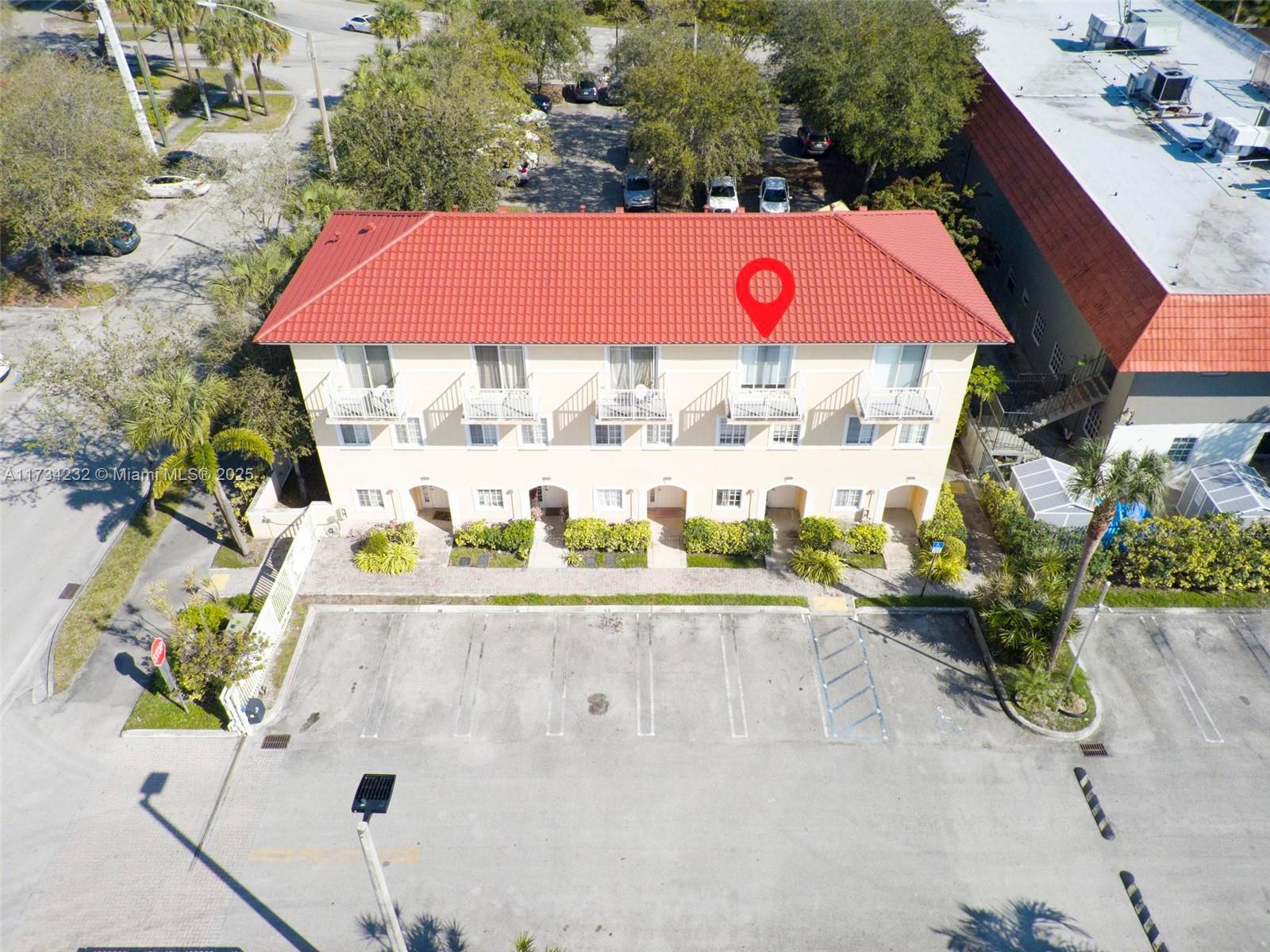 AQUA VISTA TOWNHOMES COND - Residential