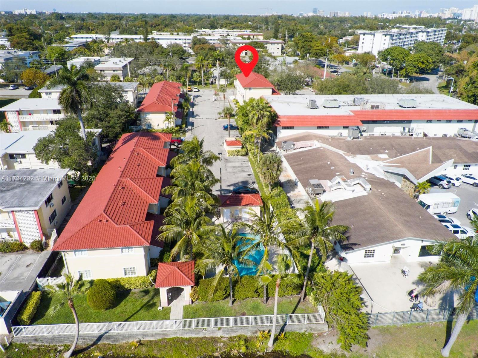 AQUA VISTA TOWNHOMES COND - Residential