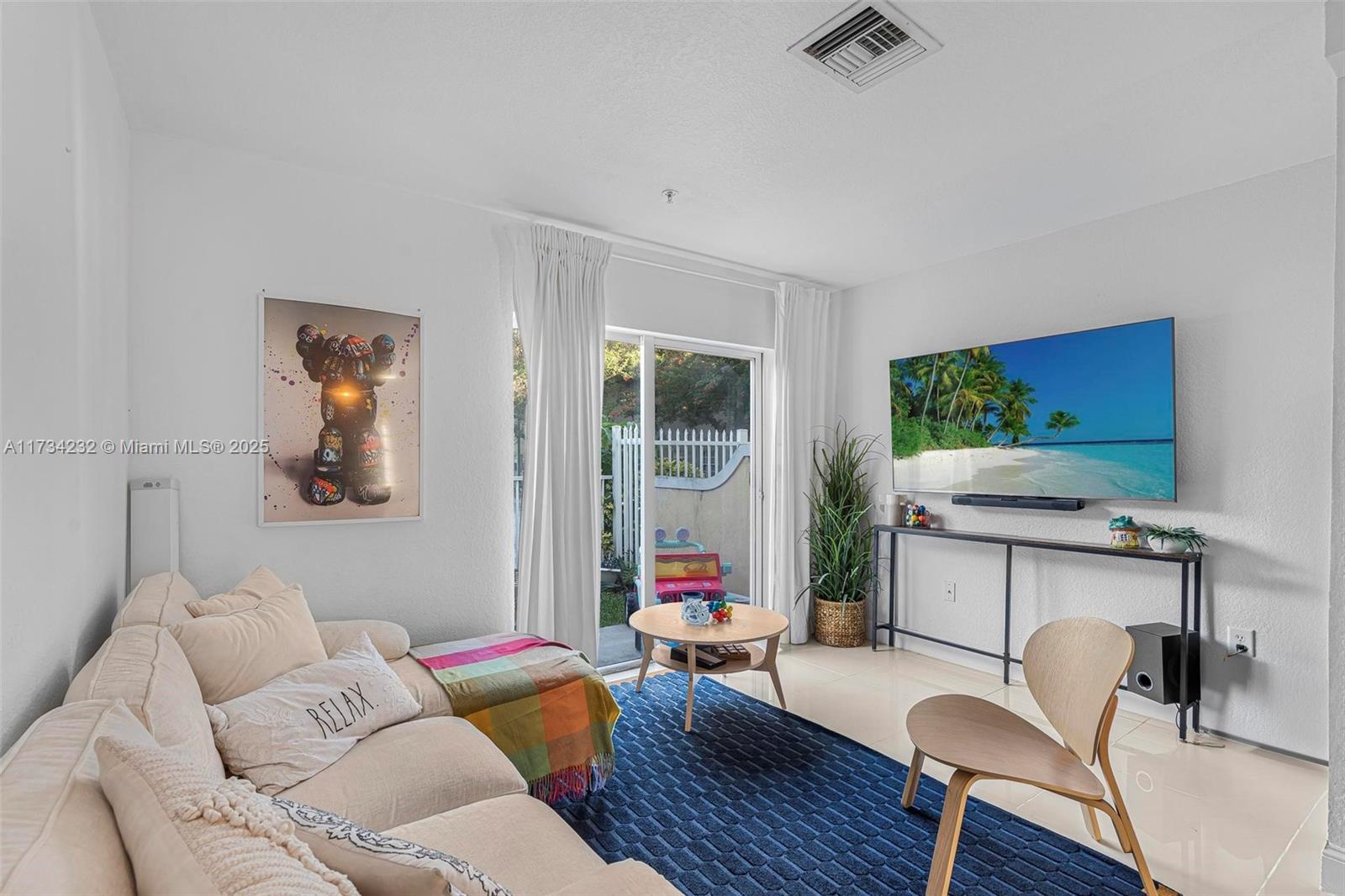 AQUA VISTA TOWNHOMES COND - Residential