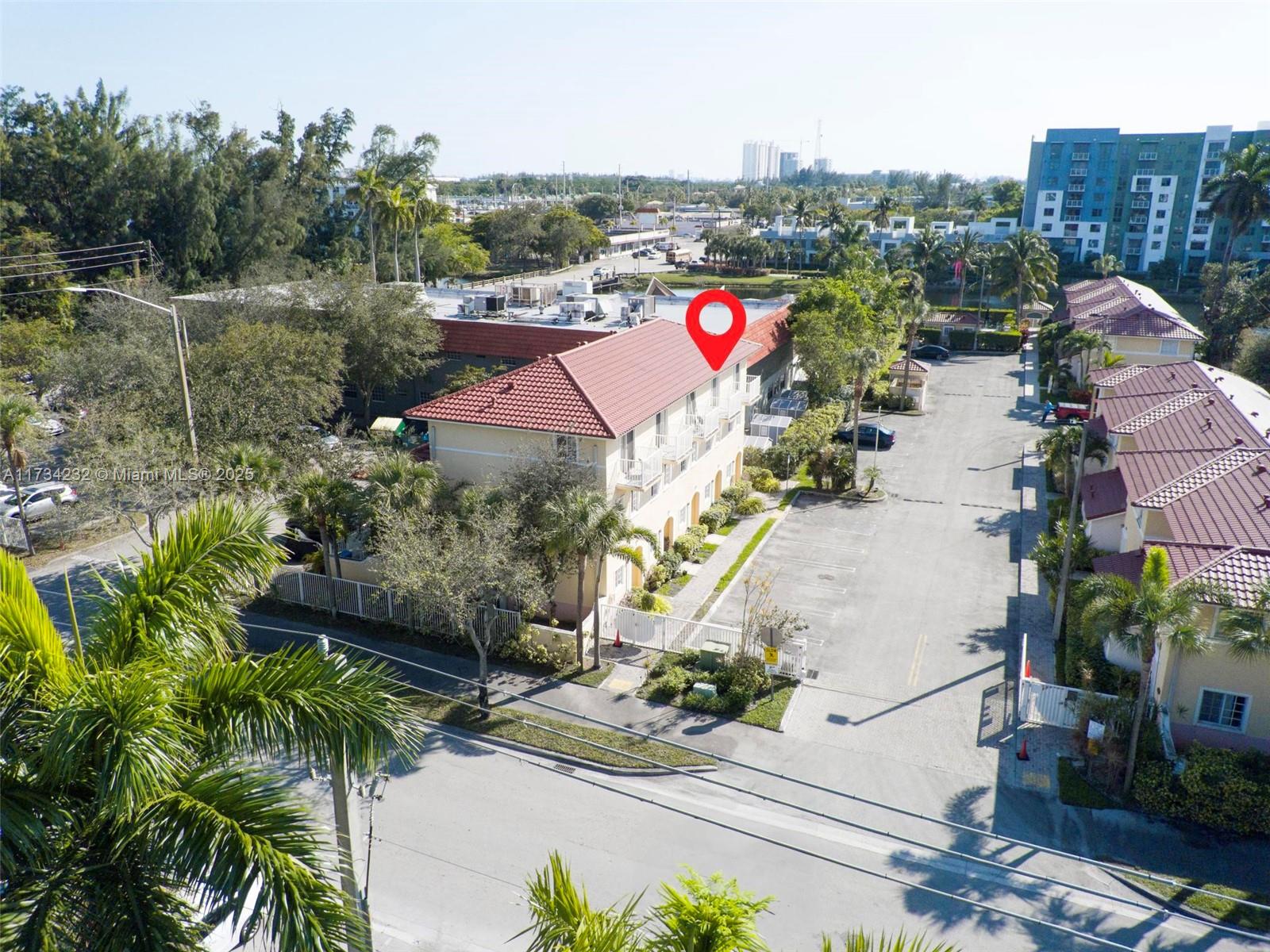 AQUA VISTA TOWNHOMES COND - Residential