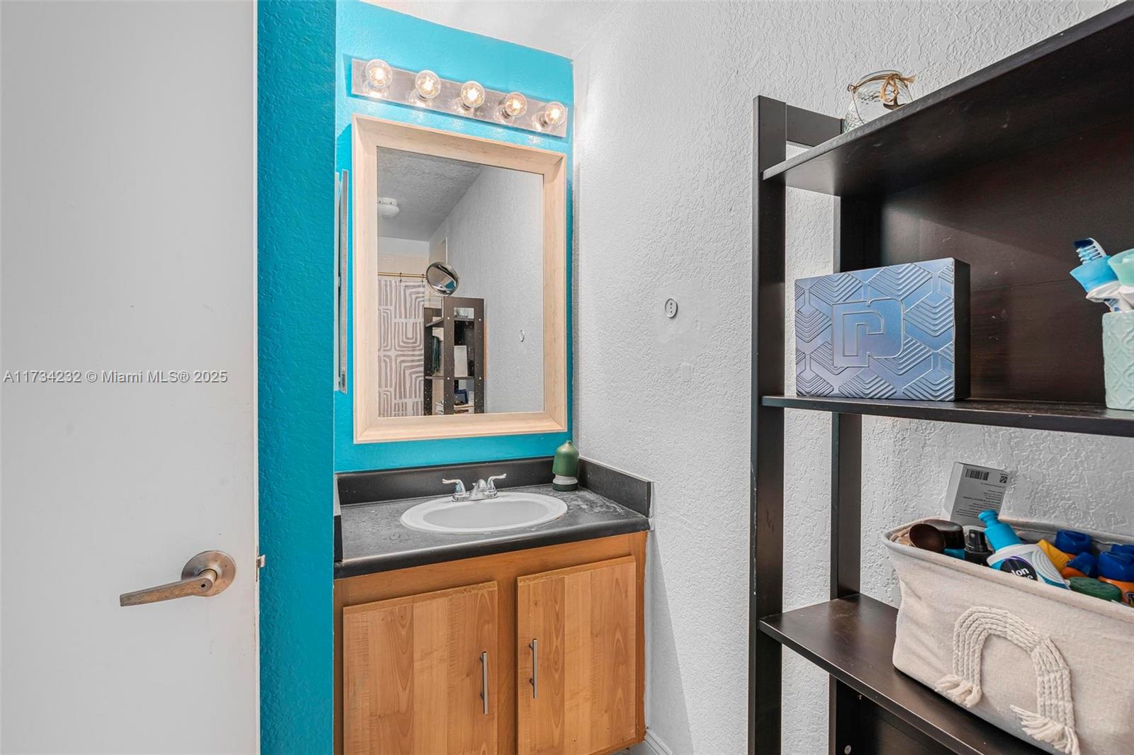 AQUA VISTA TOWNHOMES COND - Residential