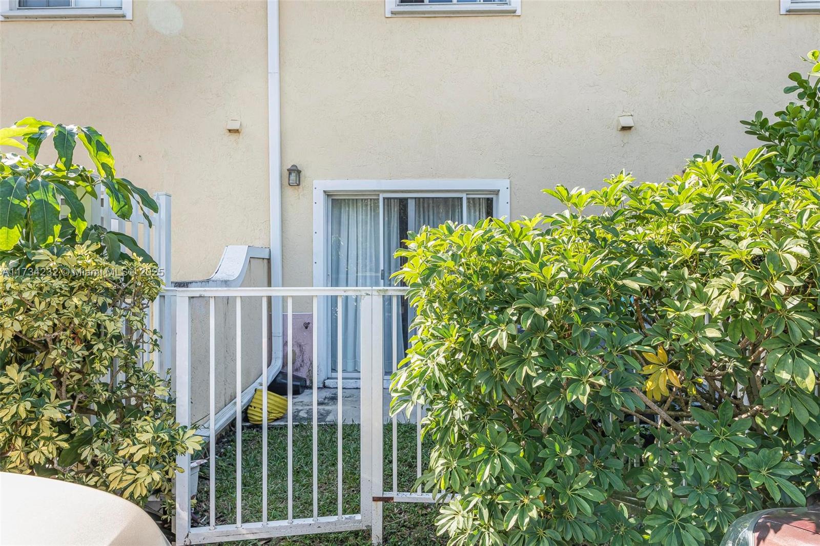 AQUA VISTA TOWNHOMES COND - Residential