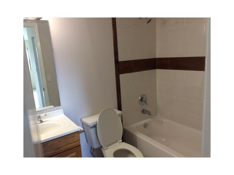 THE COURTS AT KENDALL CON - Residential Lease