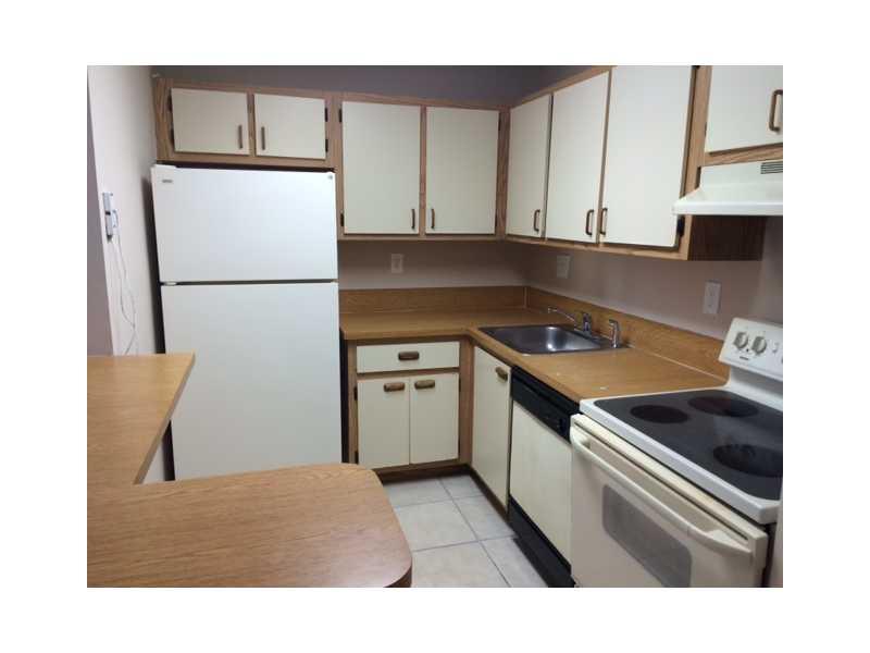 THE COURTS AT KENDALL CON - Residential Lease