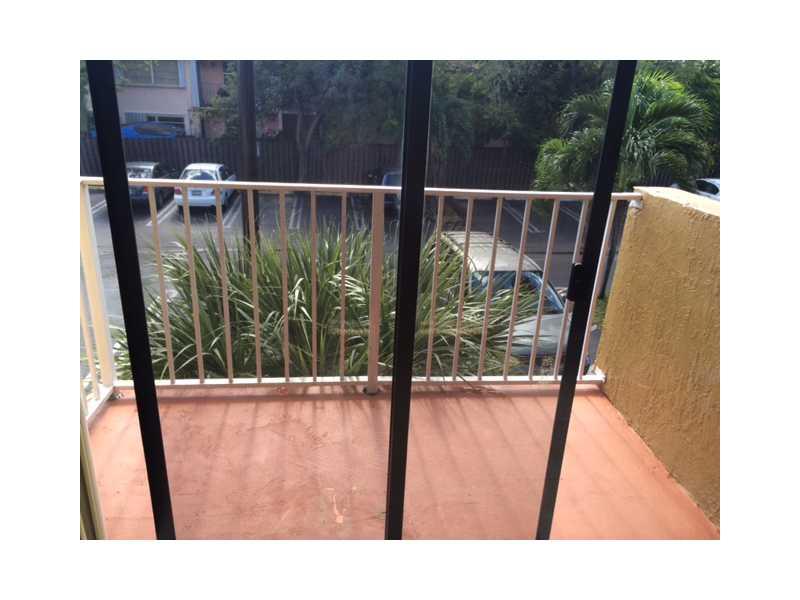 THE COURTS AT KENDALL CON - Residential Lease