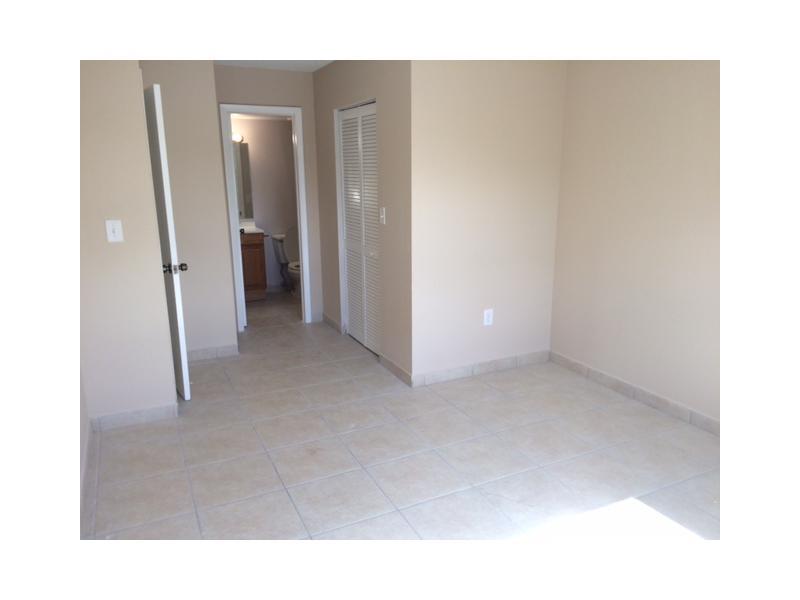 THE COURTS AT KENDALL CON - Residential Lease