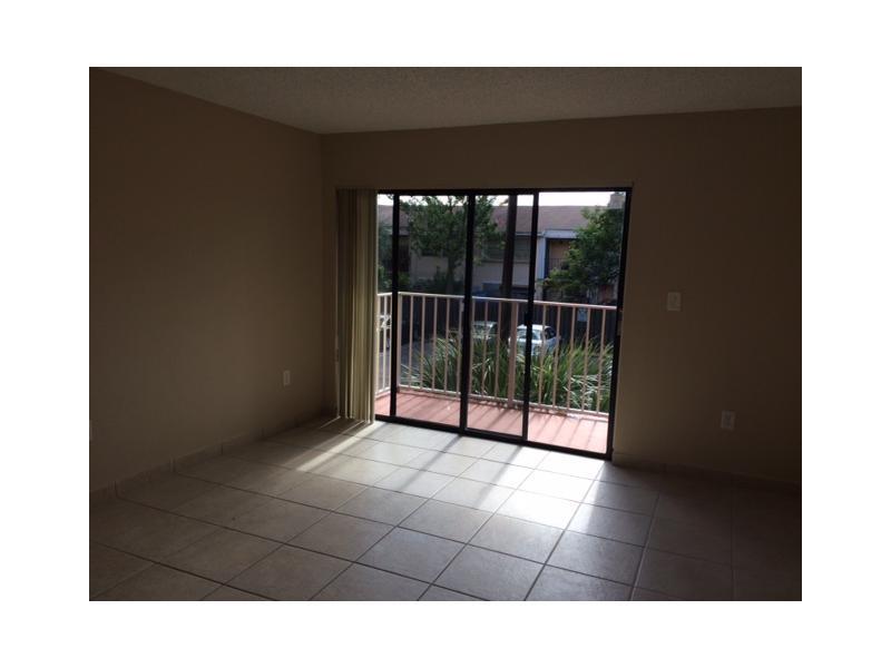 THE COURTS AT KENDALL CON - Residential Lease