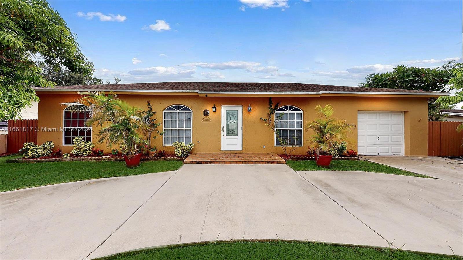 386 Nw 17th Ct, Homestead, Miami-Dade County, Florida - 3 Bedrooms  
2 Bathrooms - 