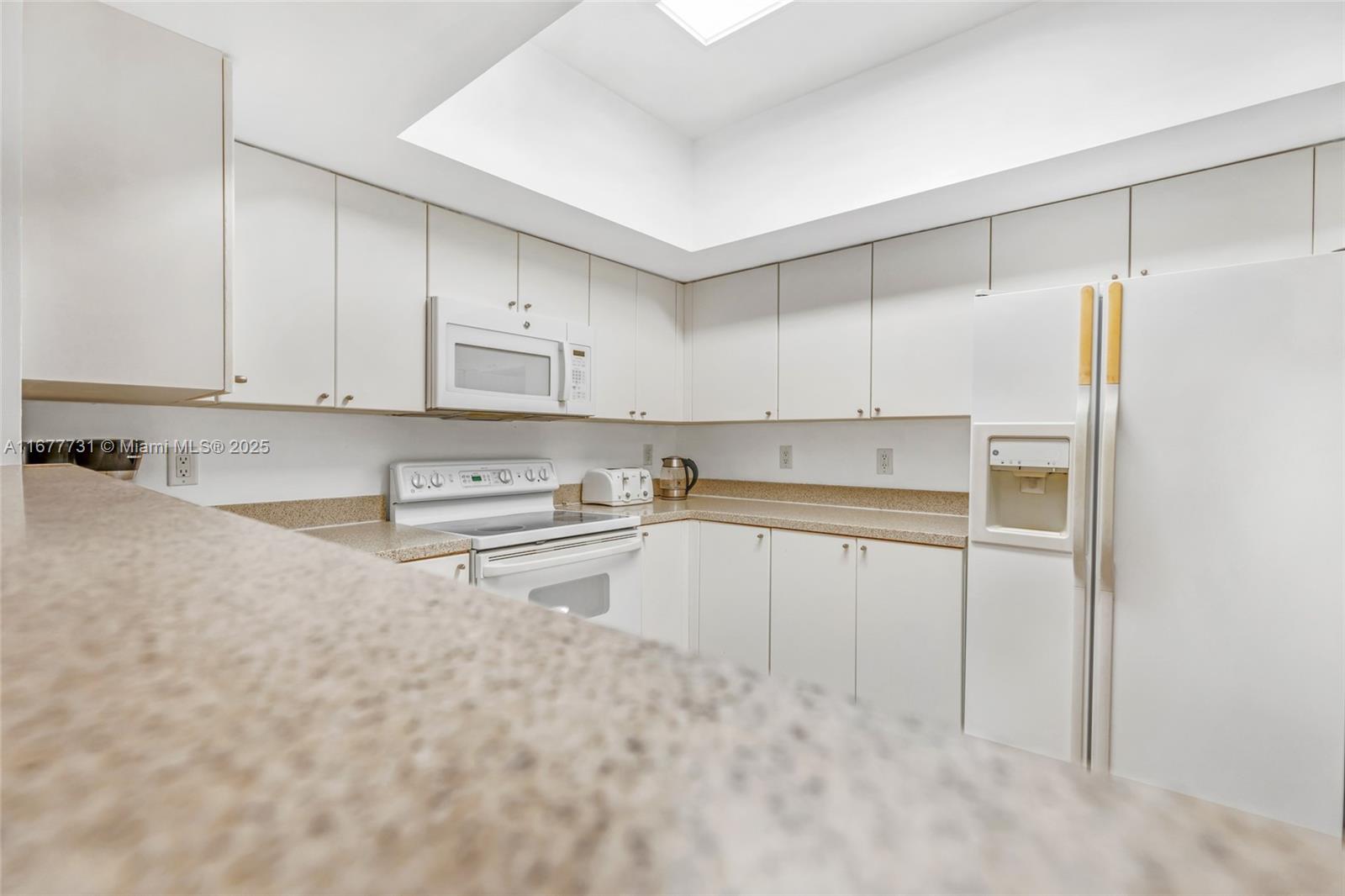 17375 Collins Ave 1005
