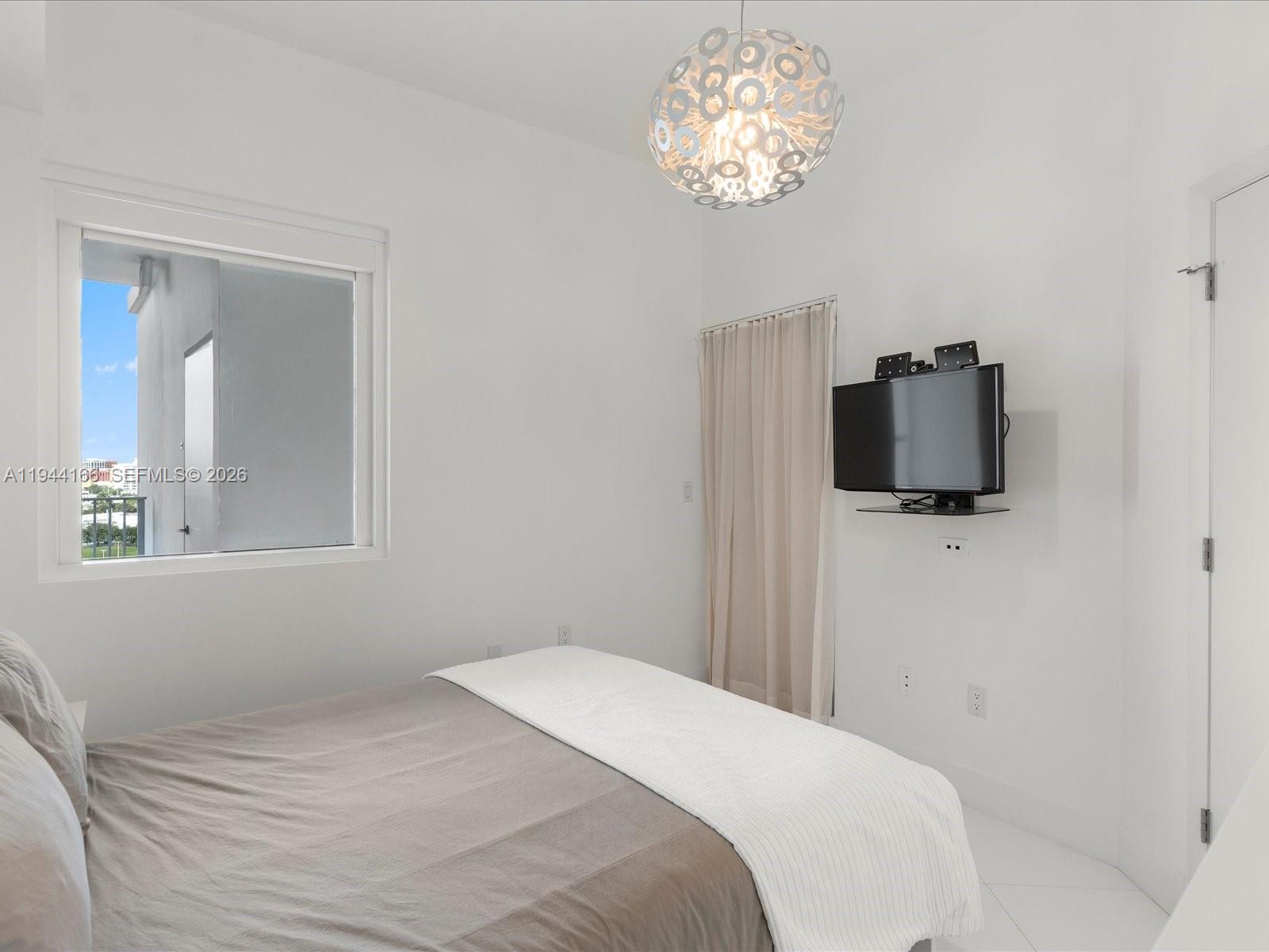 PARAMOUNT BAY CONDO - Residential