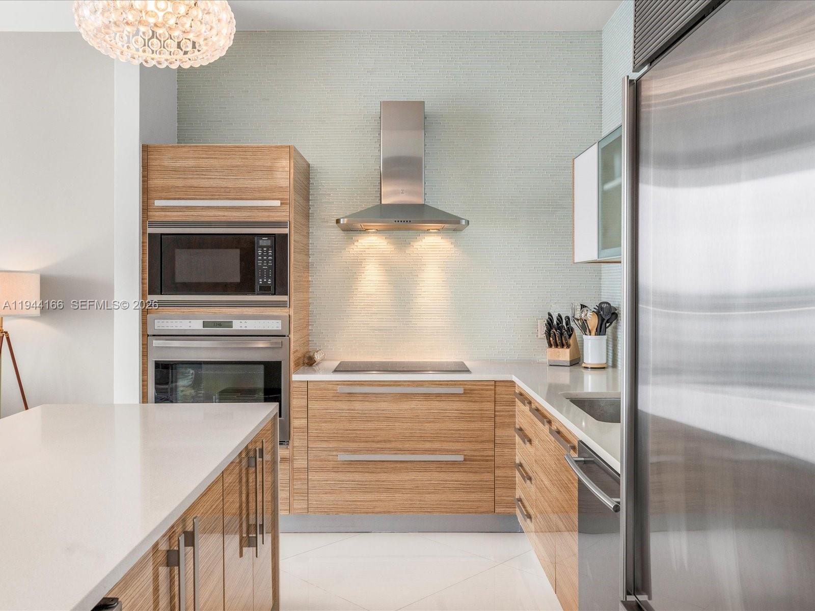 PARAMOUNT BAY CONDO - Residential