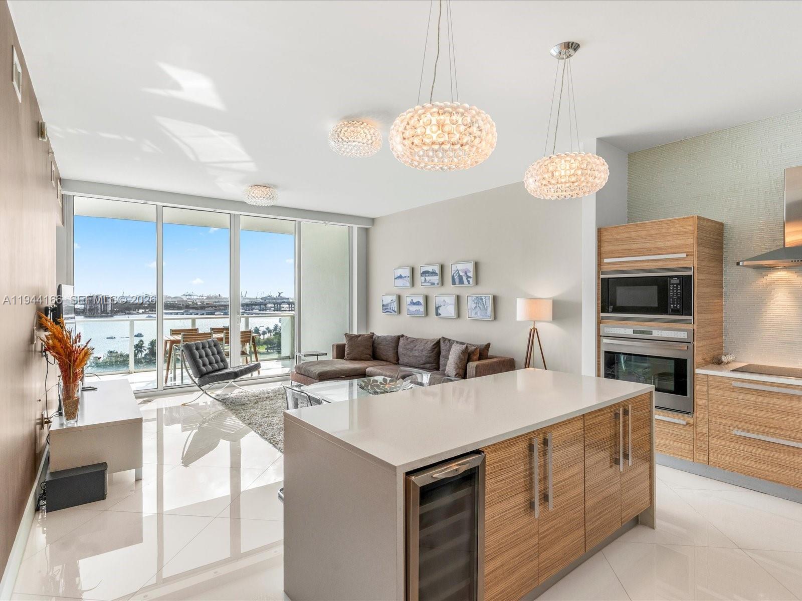 PARAMOUNT BAY CONDO - Residential