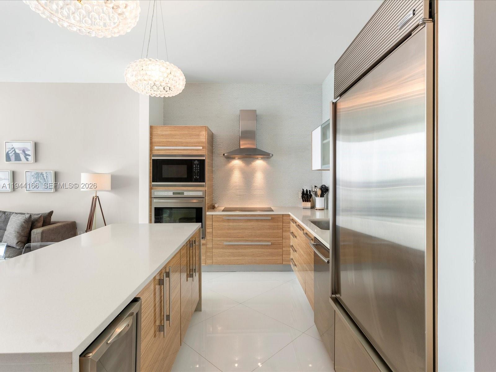 PARAMOUNT BAY CONDO - Residential