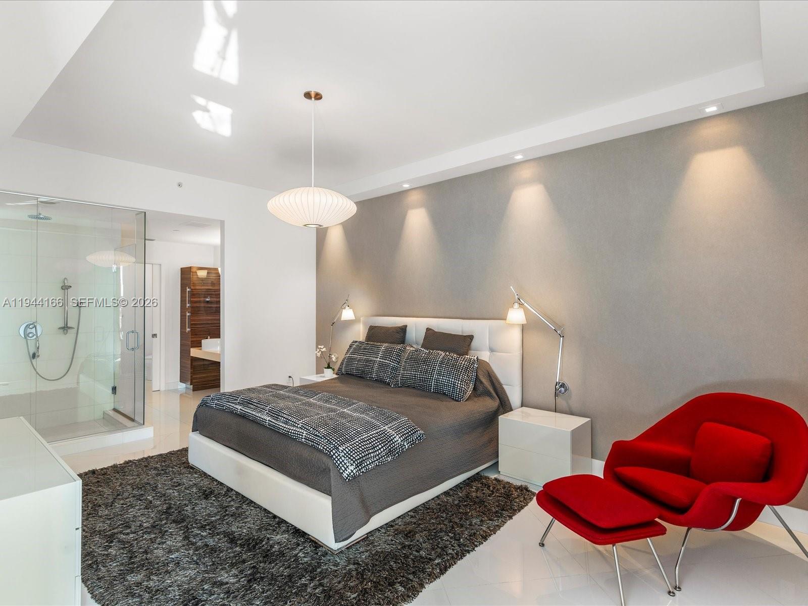 PARAMOUNT BAY CONDO - Residential