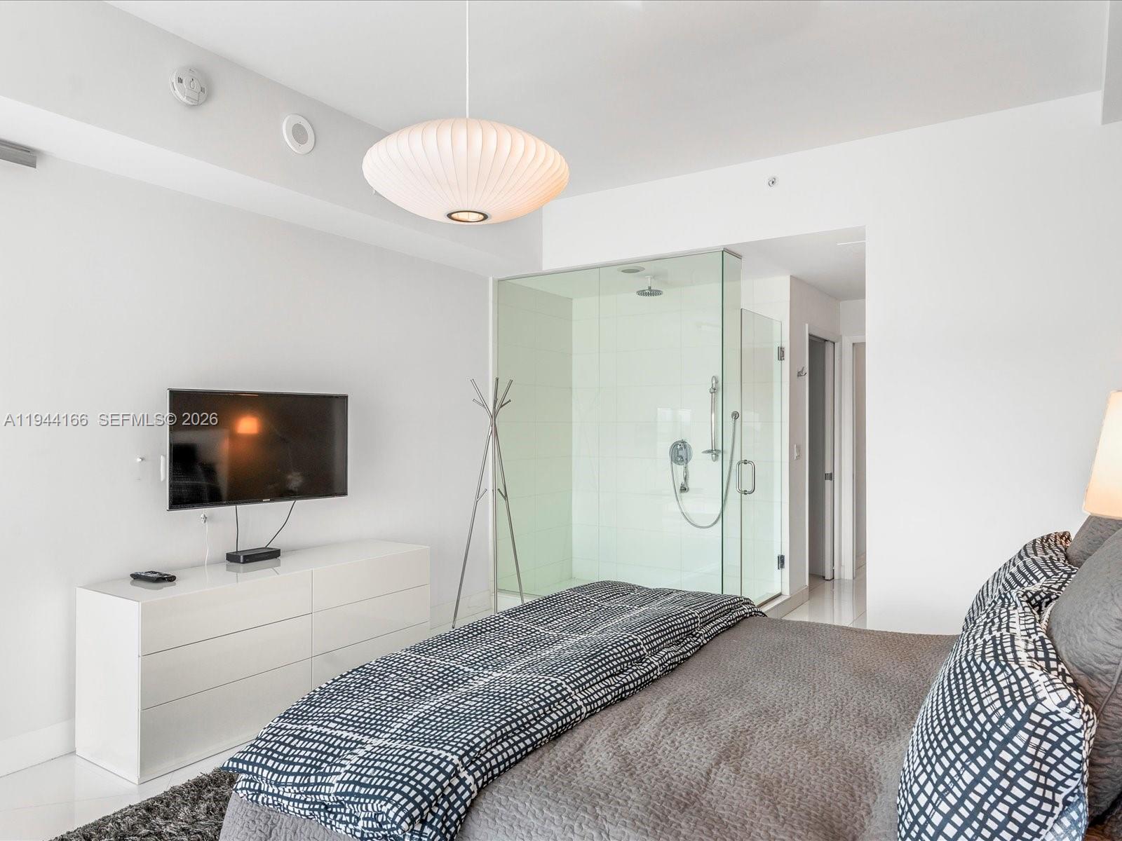 PARAMOUNT BAY CONDO - Residential