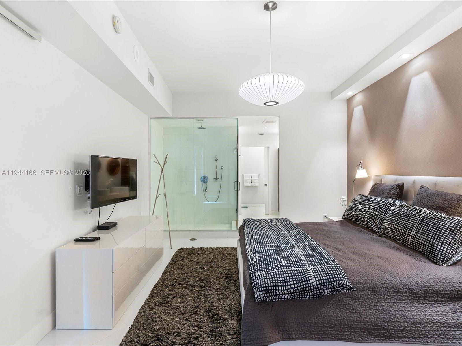 PARAMOUNT BAY CONDO - Residential