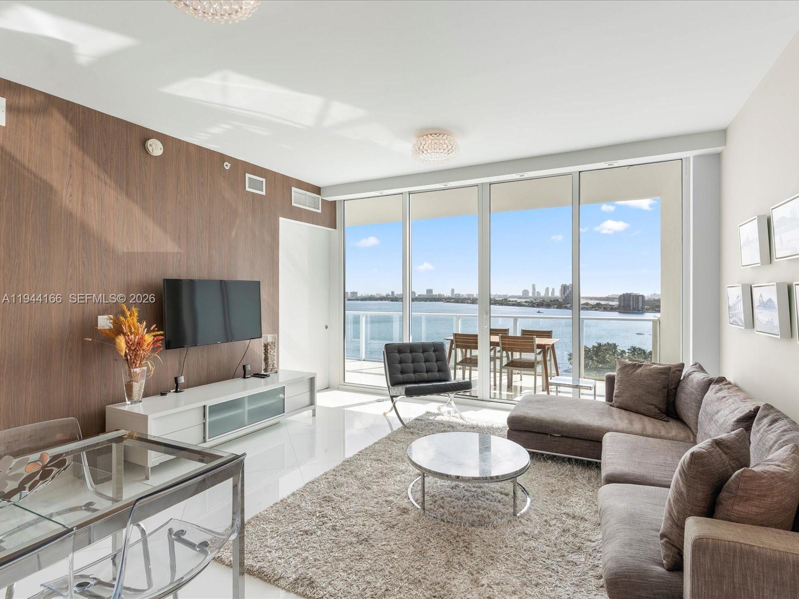 PARAMOUNT BAY CONDO - Residential