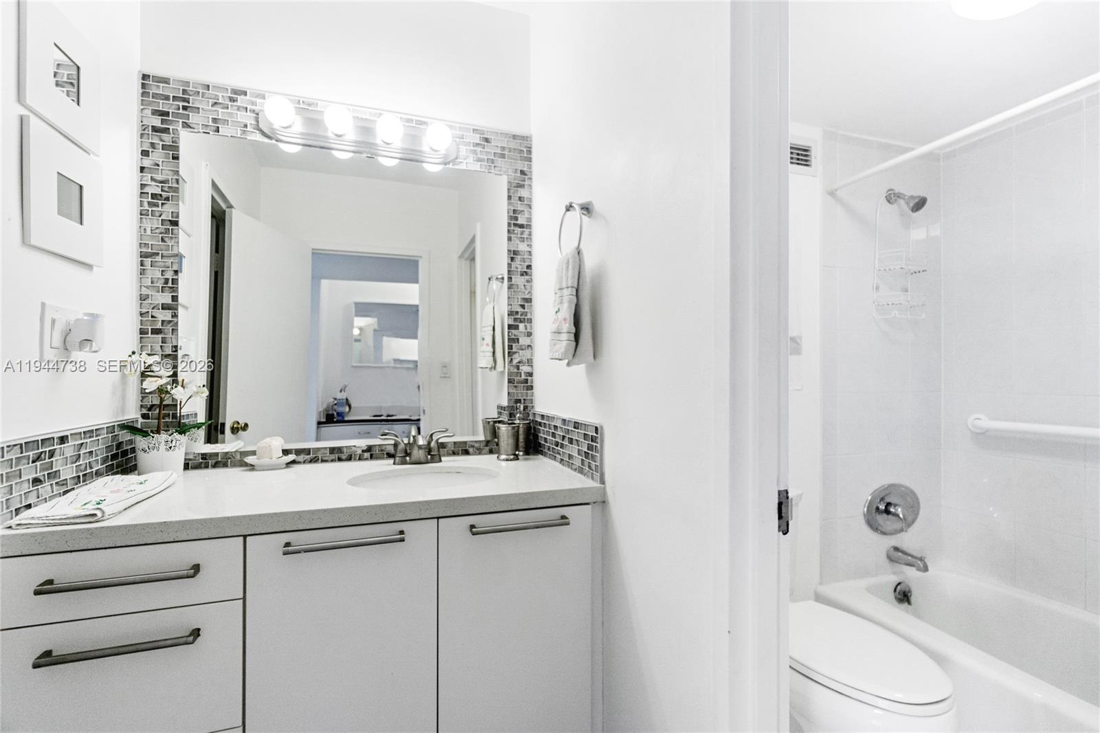 THE DECOPLAGE CONDO - Residential