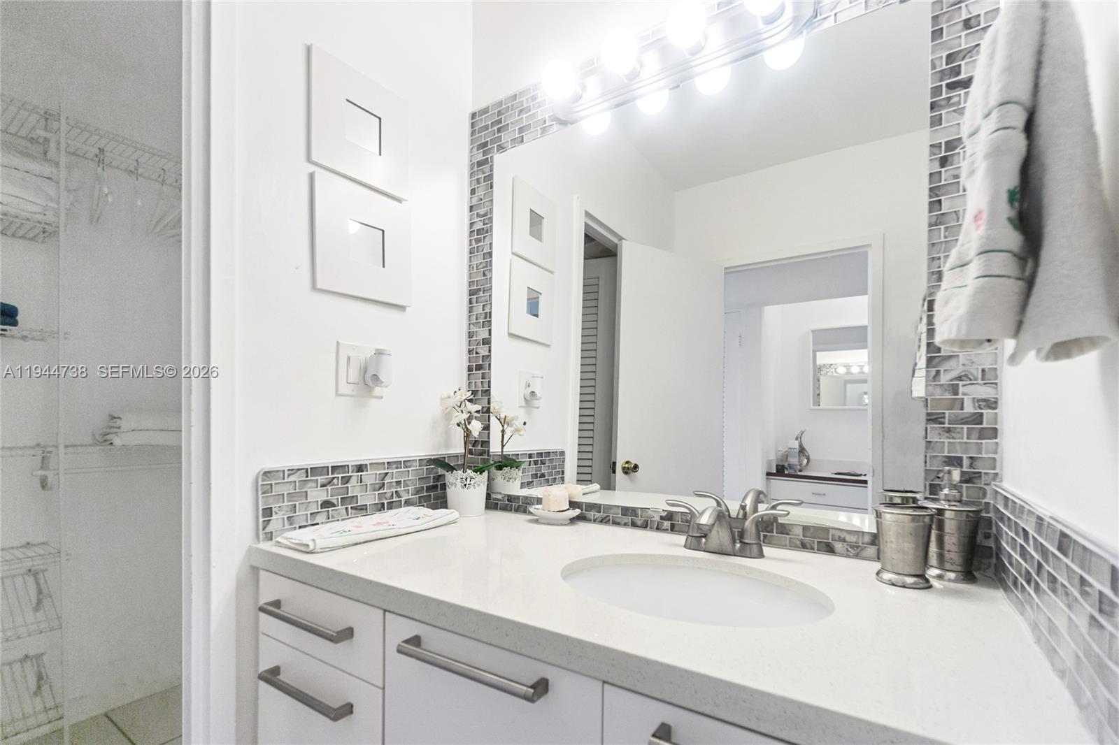 THE DECOPLAGE CONDO - Residential