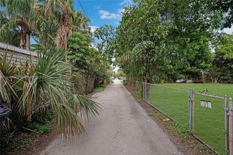 Single Family Residence in Hollywood FL 5009 Tyler St St 36.jpg