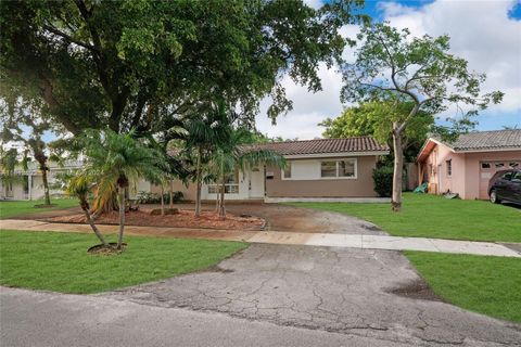 Single Family Residence in Hollywood FL 5009 Tyler St St 1.jpg