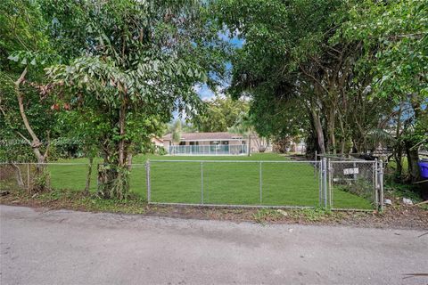 Single Family Residence in Hollywood FL 5009 Tyler St St 37.jpg