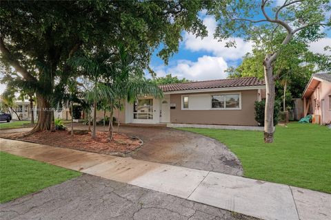 Single Family Residence in Hollywood FL 5009 Tyler St St 2.jpg