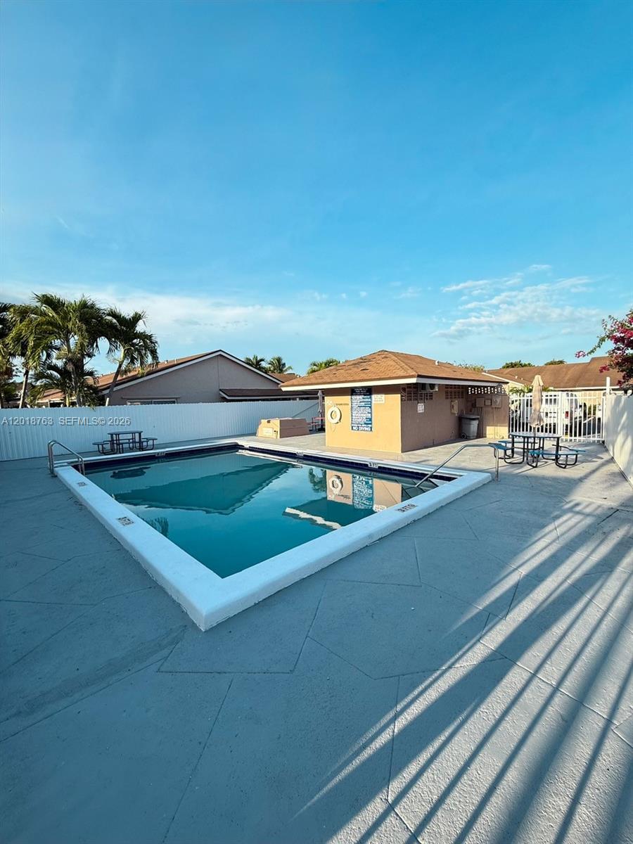 KENDALAIRE VILLAS CONDO - Residential
