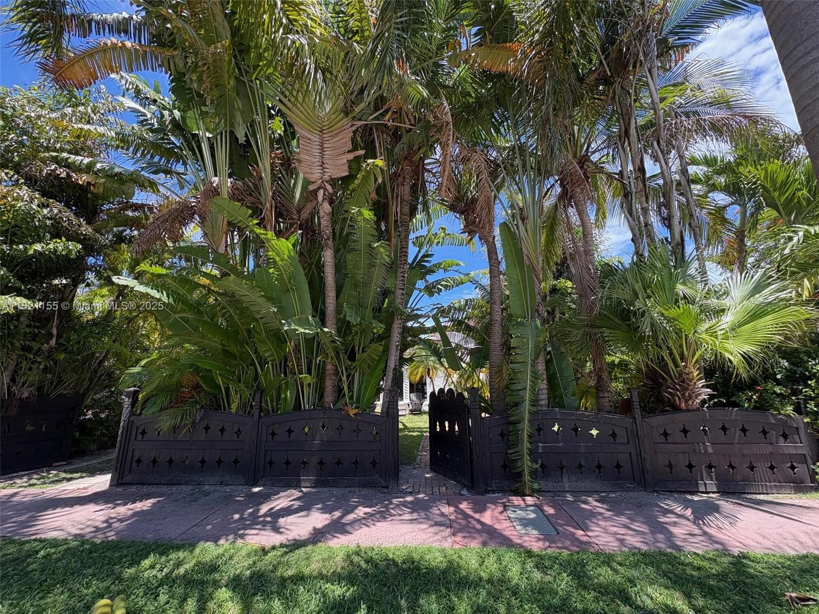 3767 Royal Palm Ave