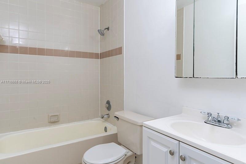 MEADOWS ON THE GREEN COND - Residential