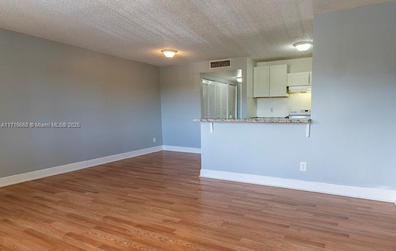 MEADOWS ON THE GREEN COND - Residential