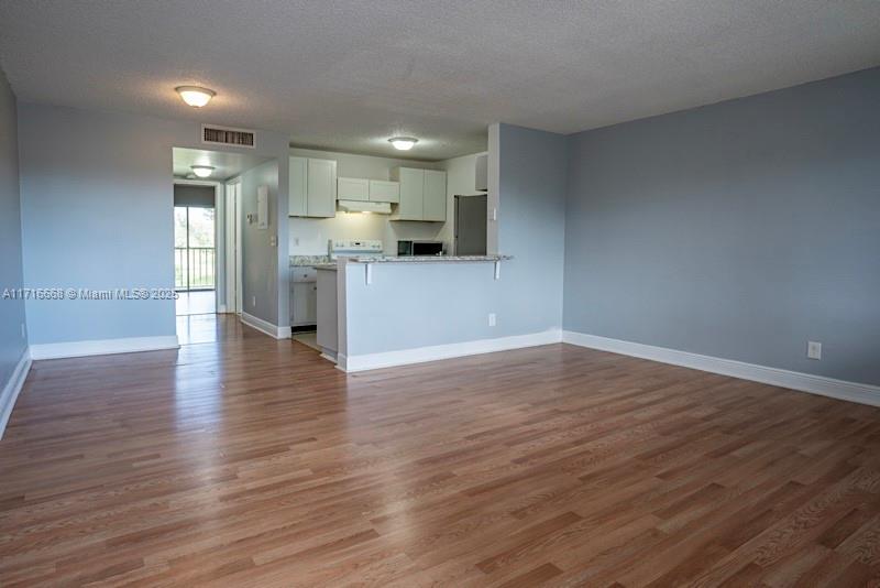 MEADOWS ON THE GREEN COND - Residential