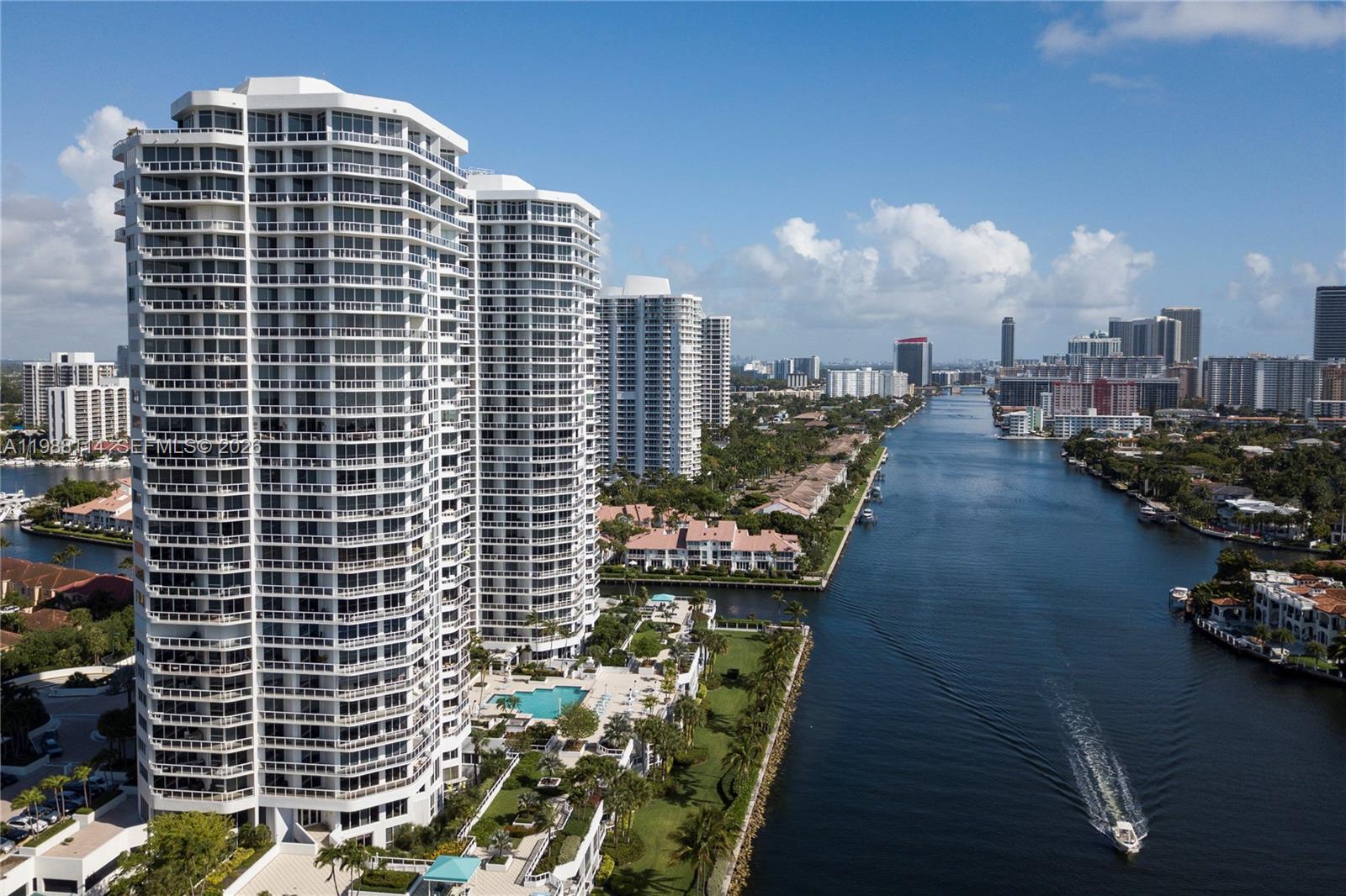 3802 NE 207th St 1001