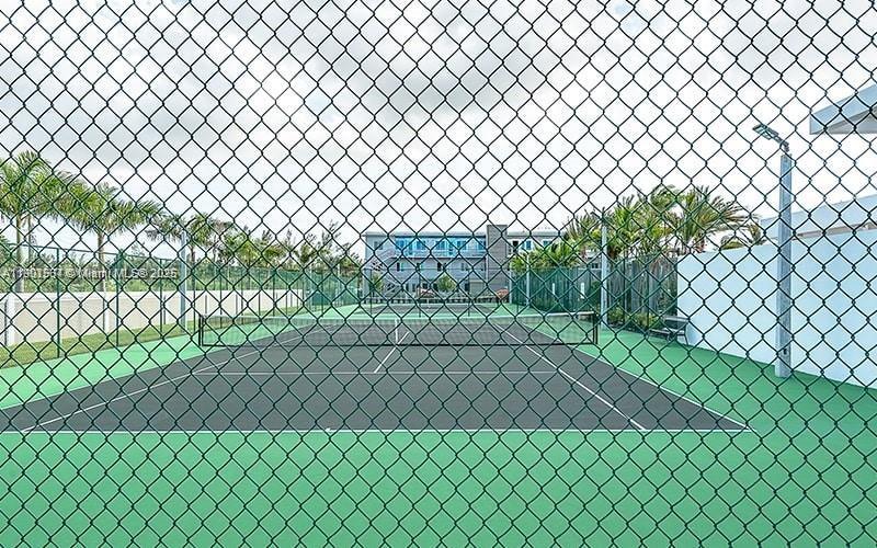 LANDMARK AT DORAL CENTRAL - Residential