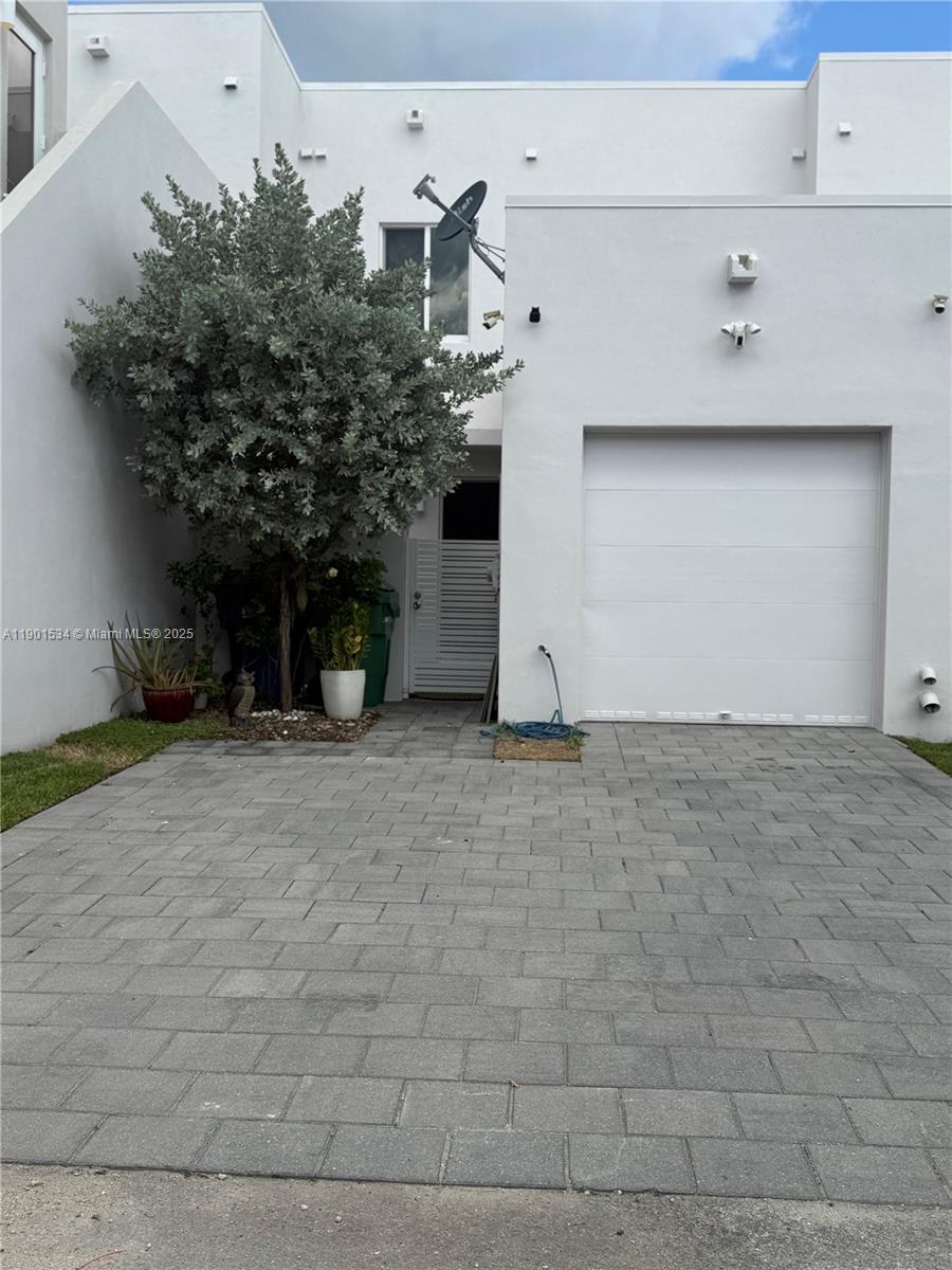 LANDMARK AT DORAL CENTRAL - Residential