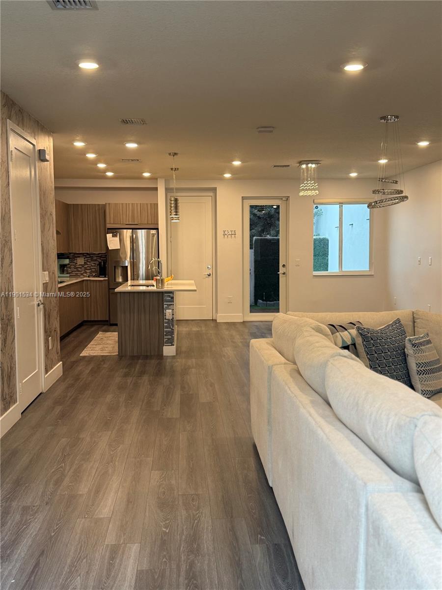LANDMARK AT DORAL CENTRAL - Residential