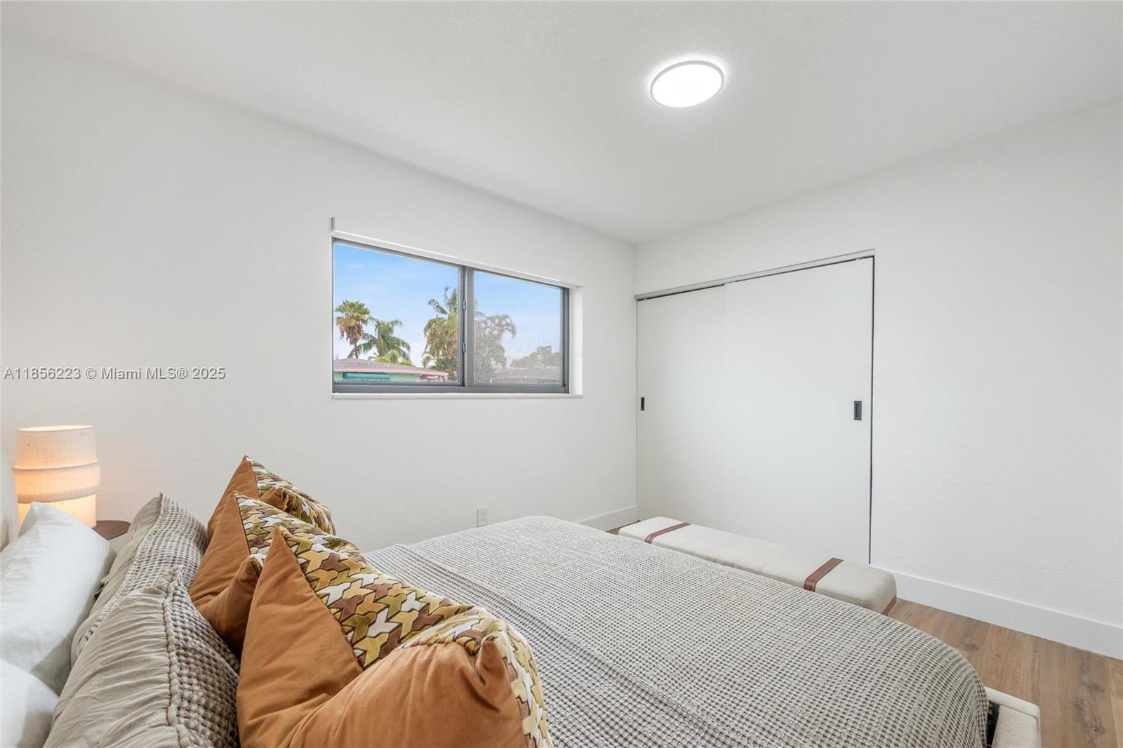 HOLLYWOOD PLACE - Residential