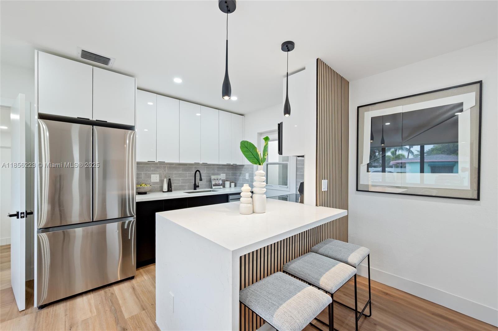 HOLLYWOOD PLACE - Residential