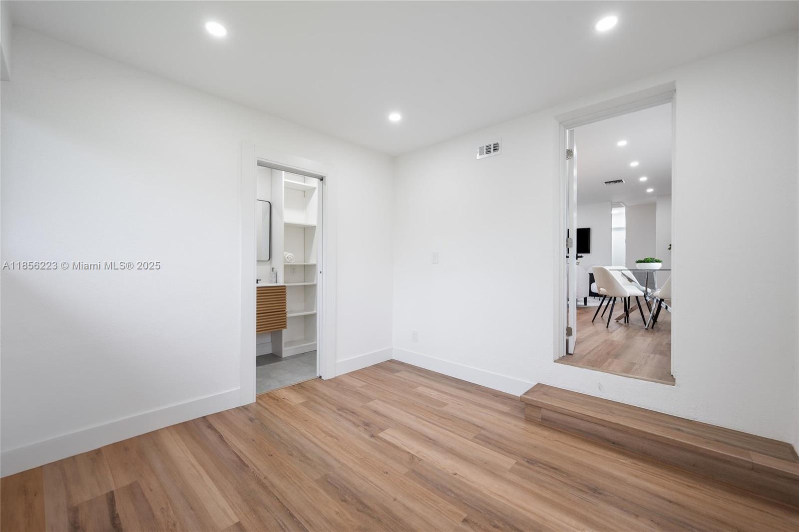 HOLLYWOOD PLACE - Residential