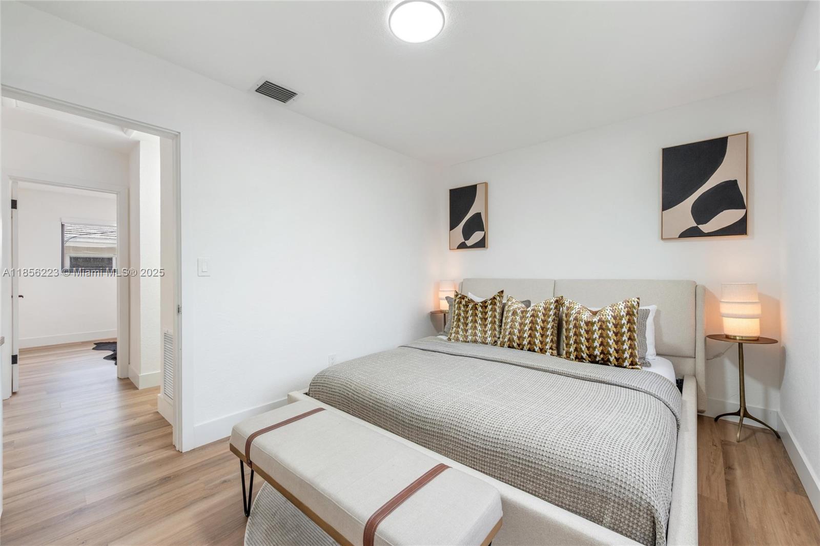 HOLLYWOOD PLACE - Residential