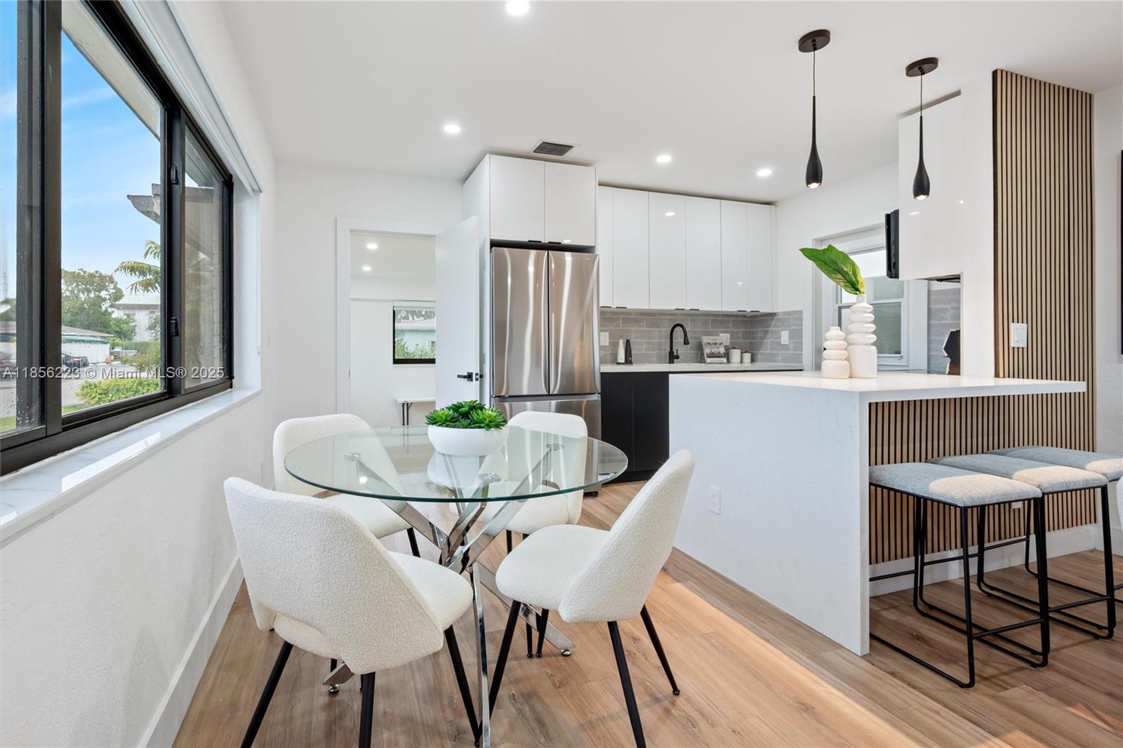 HOLLYWOOD PLACE - Residential