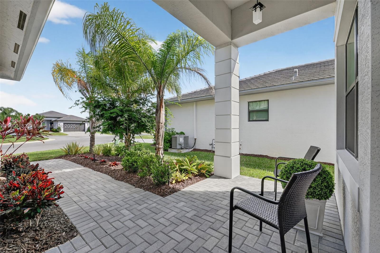 12446 SW Alongshore Dr, Port St Lucie, FL, 34987/$639,000 3 12446 SW Alongshore Dr