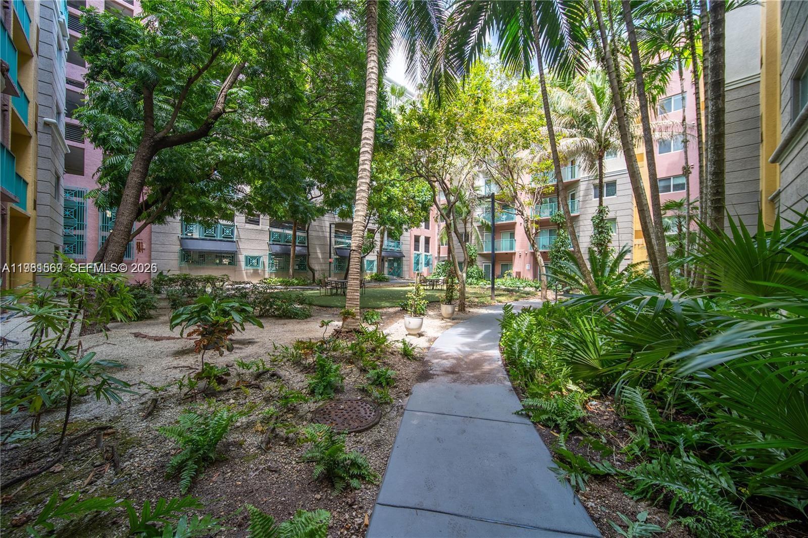 VALENCIA CONDO - Residential