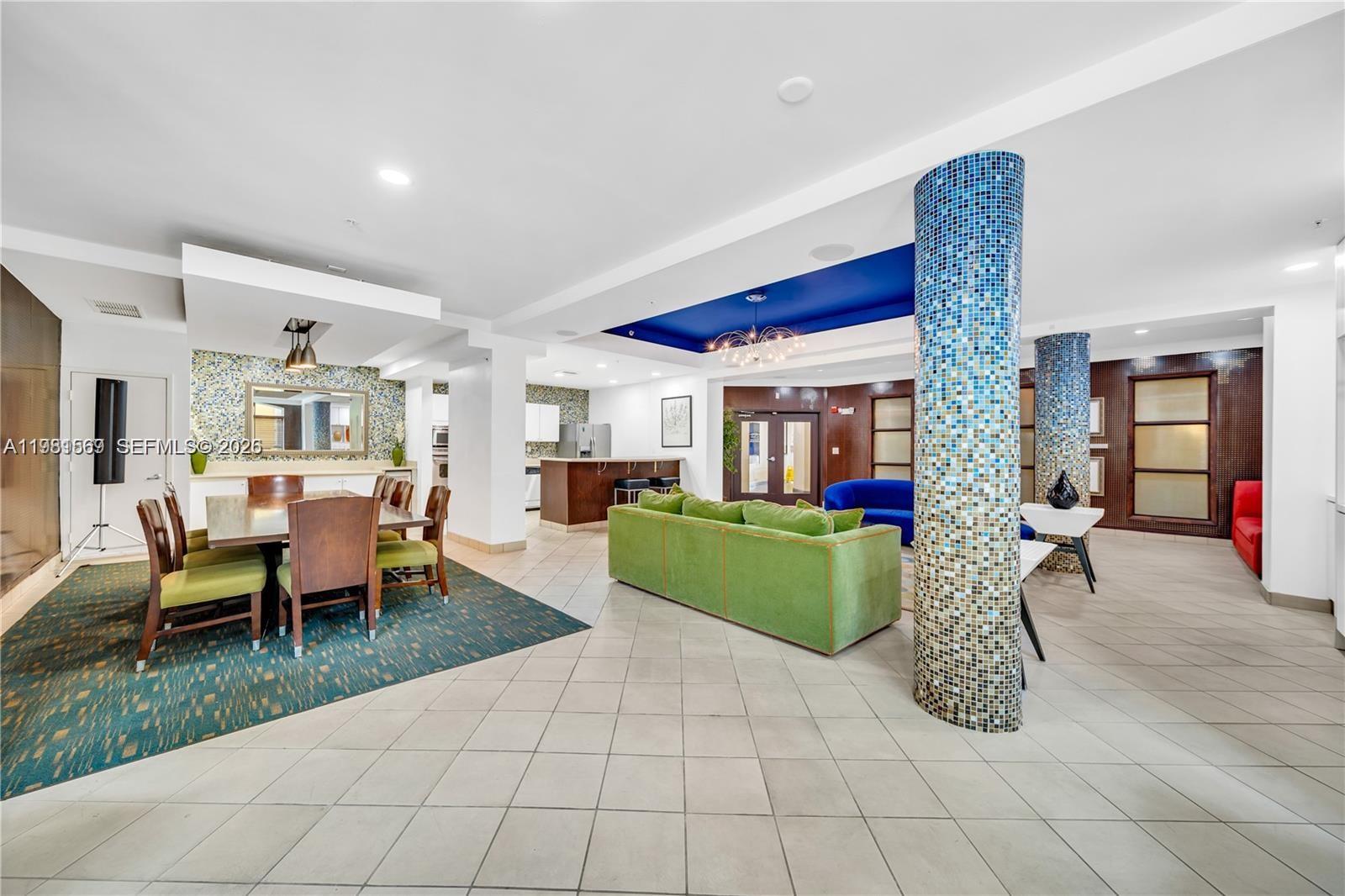 VALENCIA CONDO - Residential