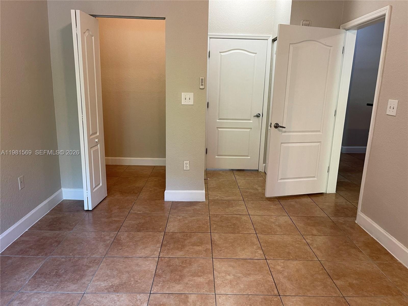 VALENCIA CONDO - Residential