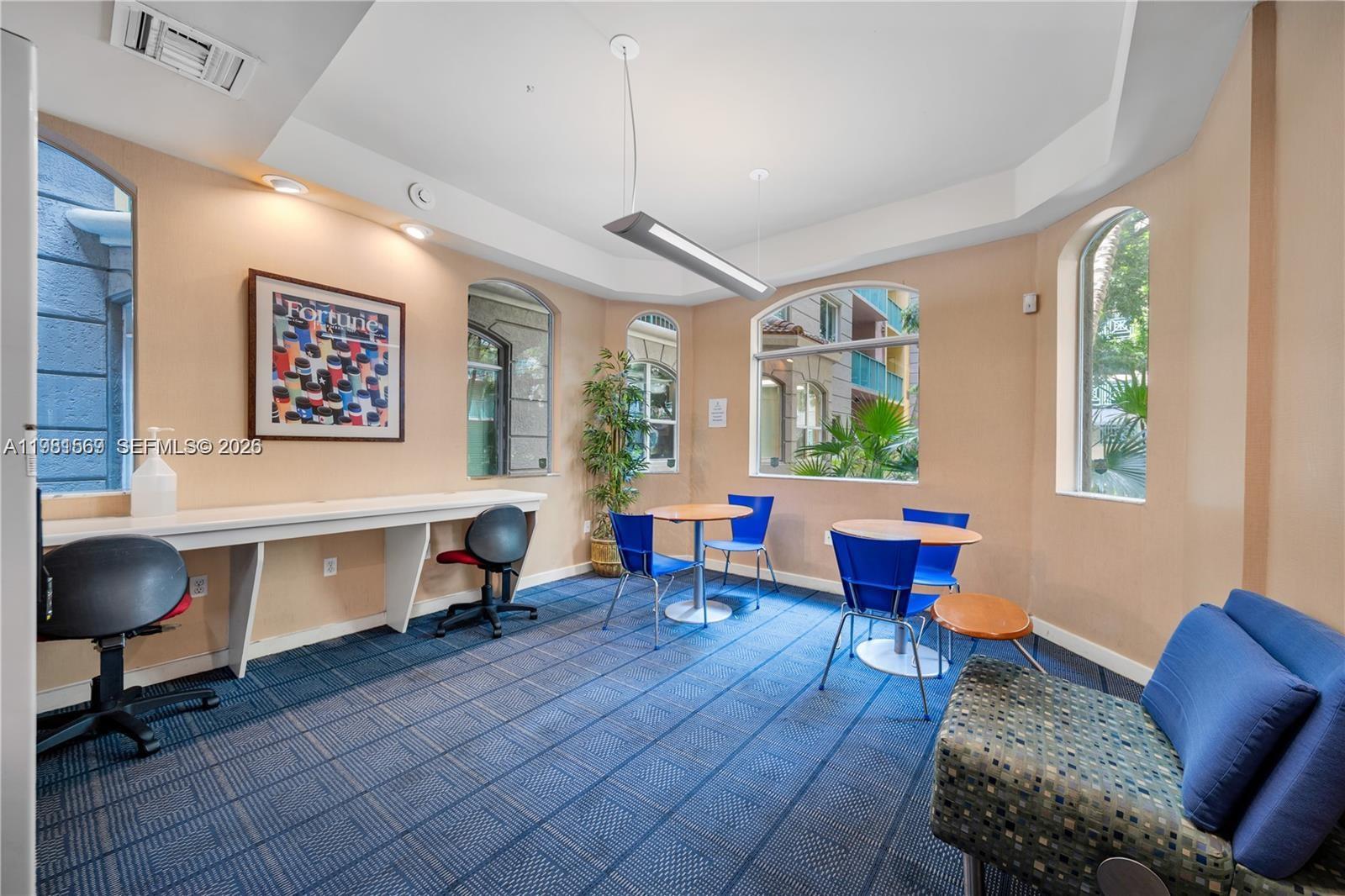 VALENCIA CONDO - Residential