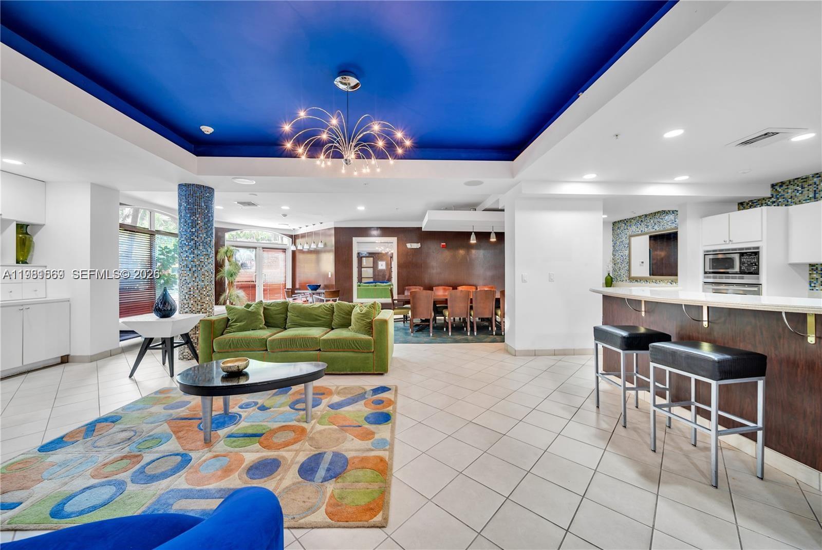 VALENCIA CONDO - Residential